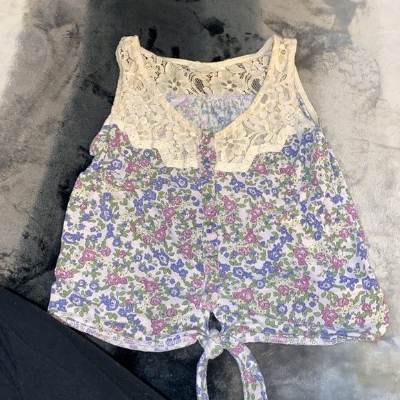 Floral Spring Top - Picture 8 of 9